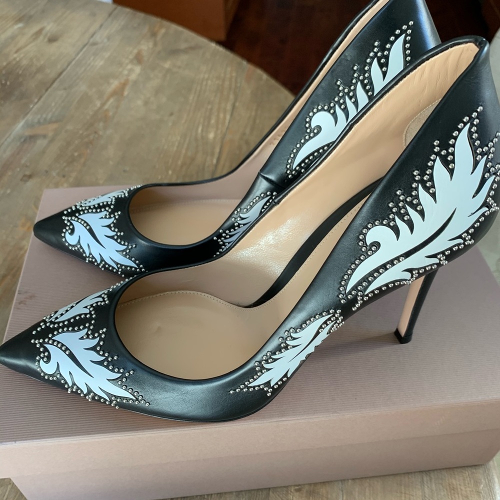 Gianvito Rossi “Santa Fe” Pumps BNIB - Picture 3 of 8